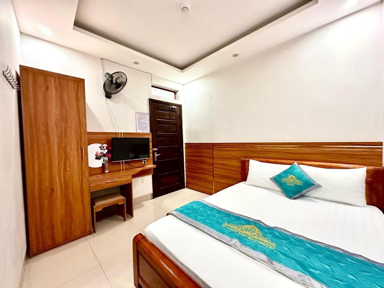 Ha Linh Hotel Db - By Bay Luxury Diện Biên Phủ エクステリア 写真